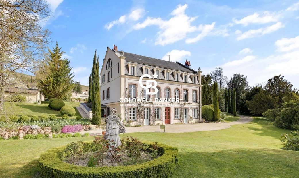 19th Century Property On 7200m² Of In Joigny, Bourgogne Franche Comté