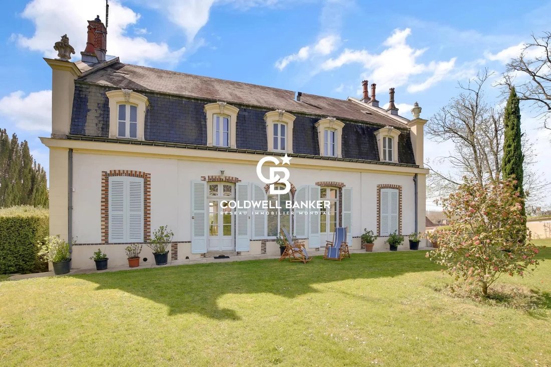 19th Century Property On 7200m² Of In Joigny, Bourgogne Franche Comté