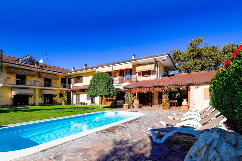 Villa in Bruno, Piedmont, Piedmont, Italy 1 - 13681543