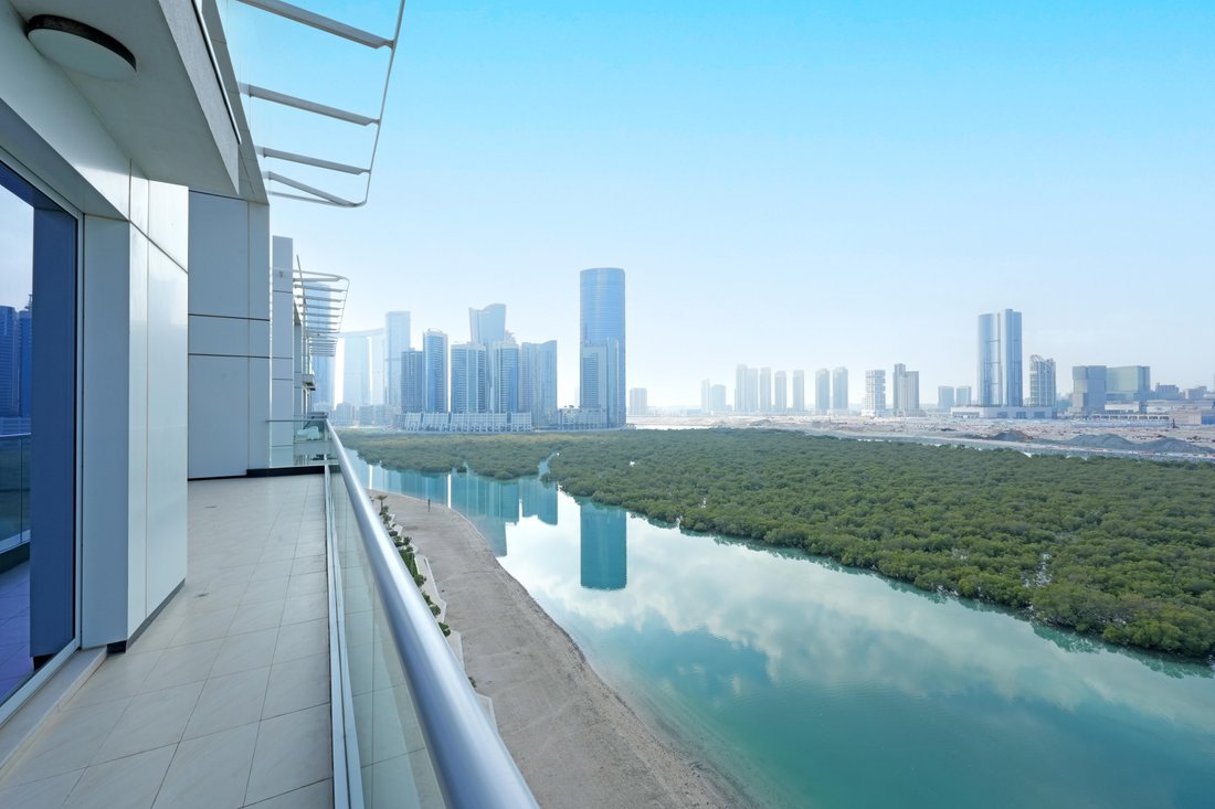 Apartment in Abu Dhabi, Abu Dhabi, United Arab Emirates 1 - 13385980