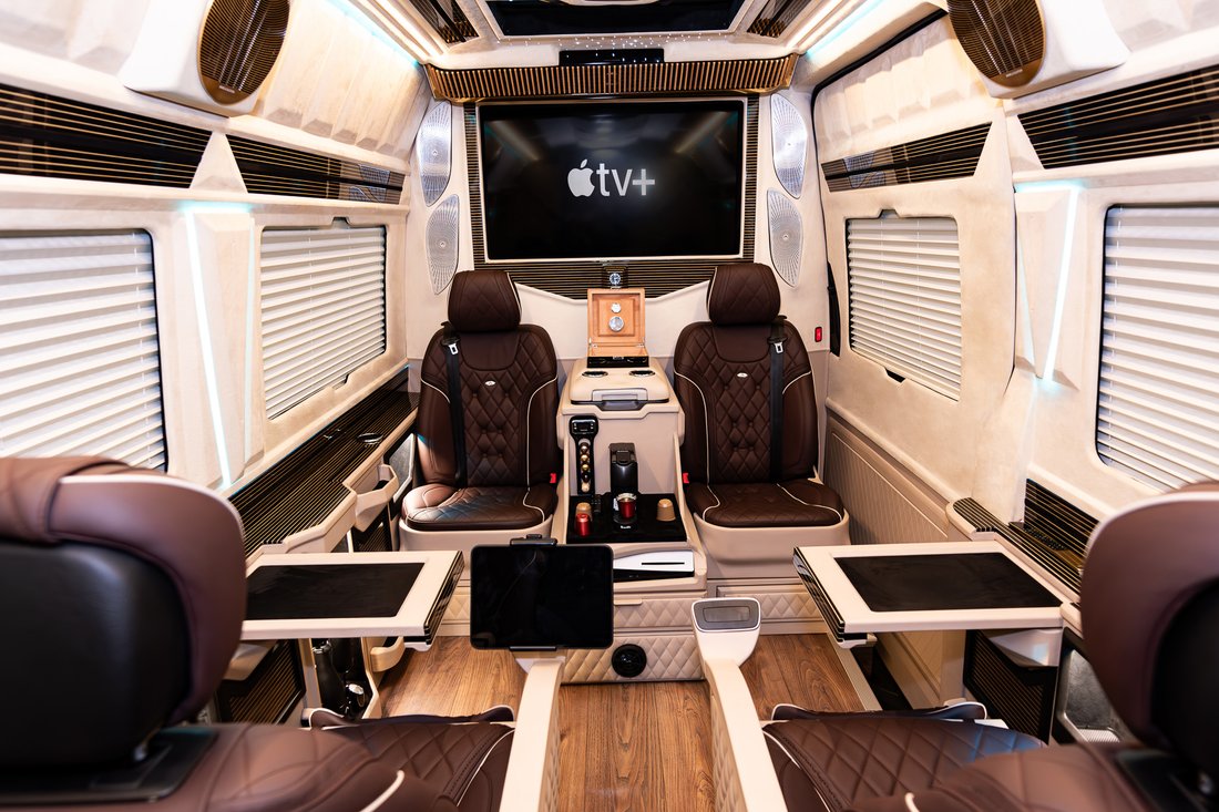 Limousine in Mount Laurel Township, New Jersey, United States 4 - 13681644