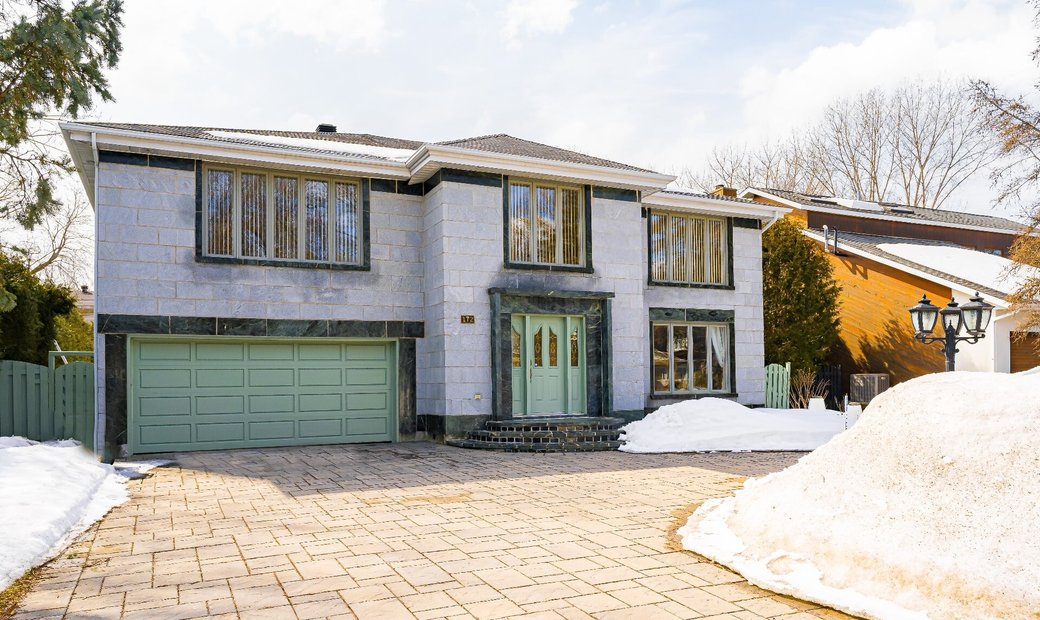 Prominent Home In The Sherwood Neighbourhood In Beaconsfield, Quebec, Canada For Sale (13682811)