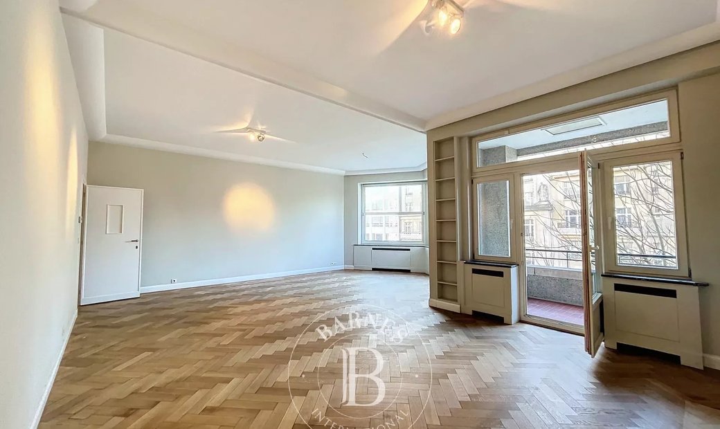 Abbaye De La Cambre. Spacious 3 Bedroom Apartment In Ixelles, Belgium