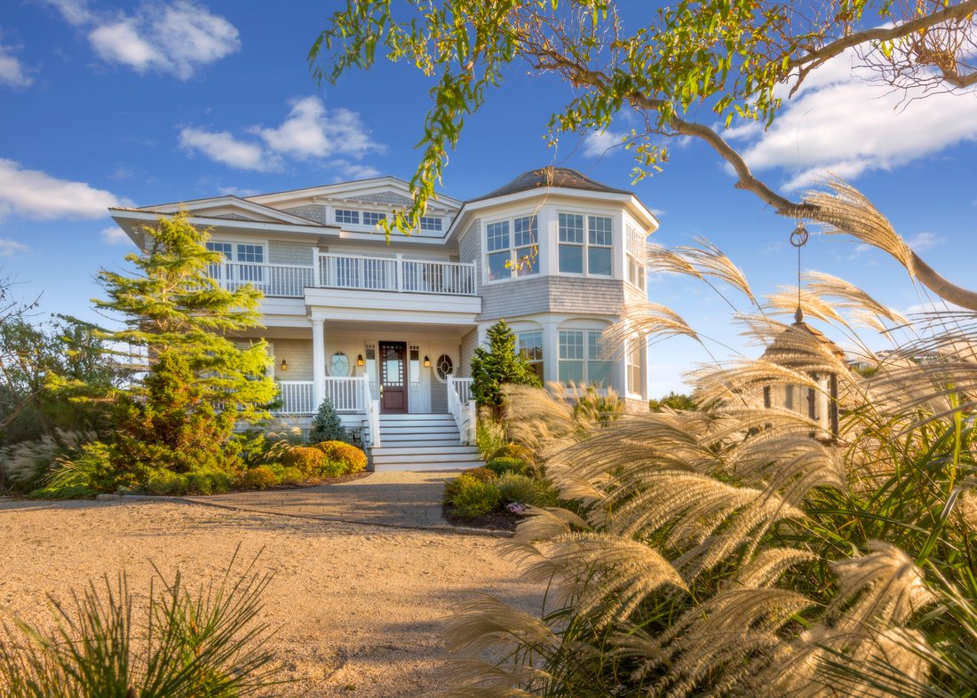 Five Bedroom Oceanfront Rental Home In Quogue, New York, United States
