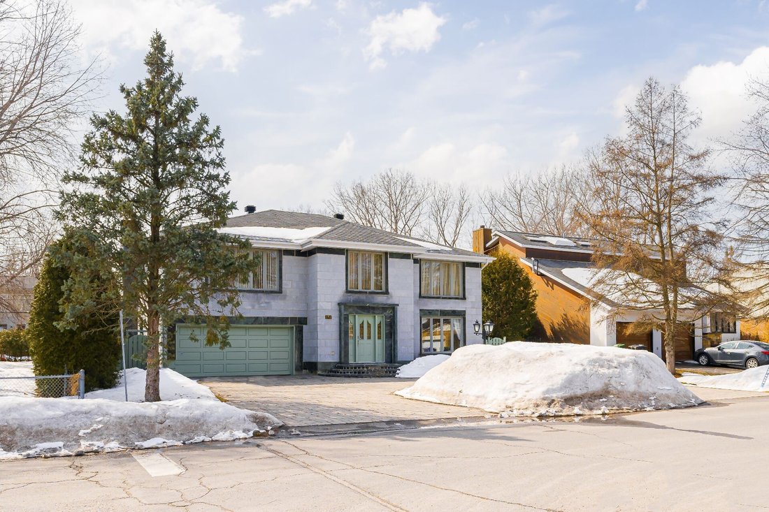 Prominent Home In The Sherwood Neighbourhood In Beaconsfield, Quebec, Canada For Sale (13682811)