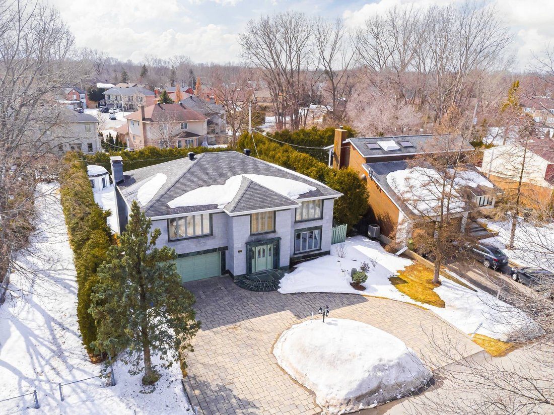 Prominent Home In The Sherwood Neighbourhood In Beaconsfield, Quebec, Canada For Sale (13682811)