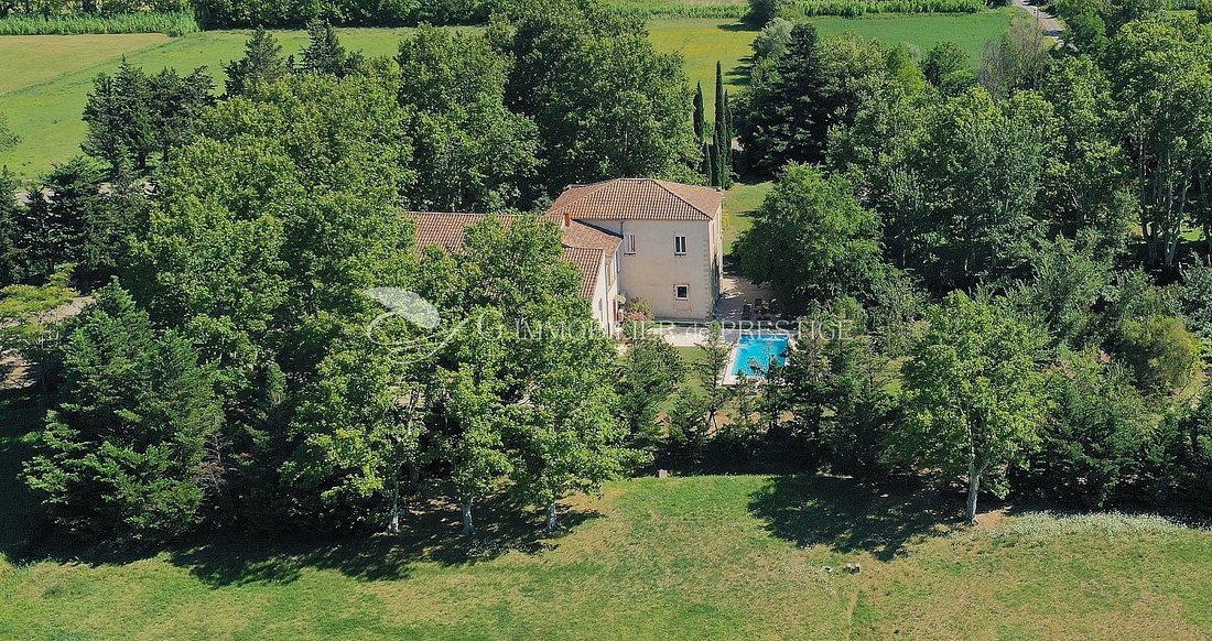 Château des Rêves Provençaux: A Timeless Estate Near Avignon’s Golden Light
