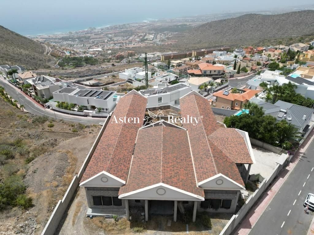 Villa in Costa Adeje, Adeje, Canary Islands 1 - 13683678