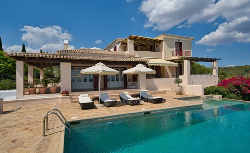 Villa in Koinotita Kranidiou, Kranidi, Greece 1