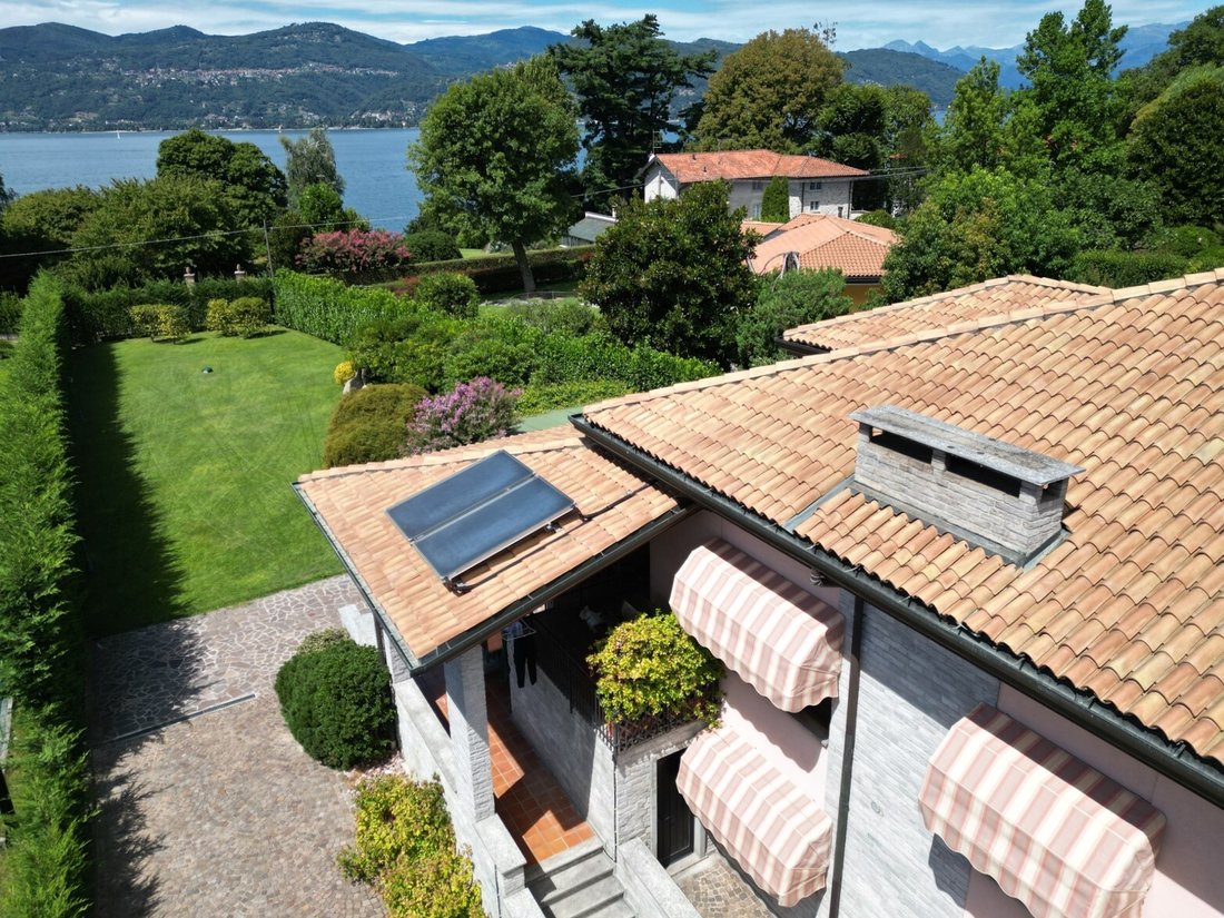 Villa in Laveno-Mombello, Lombardy, Italy 1 - 13689979