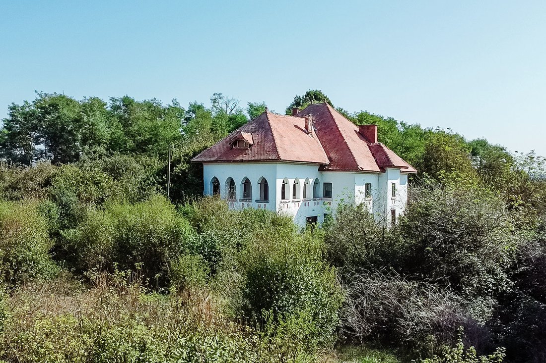 Cornesti, Gorj County, Romania 3 - 13690030