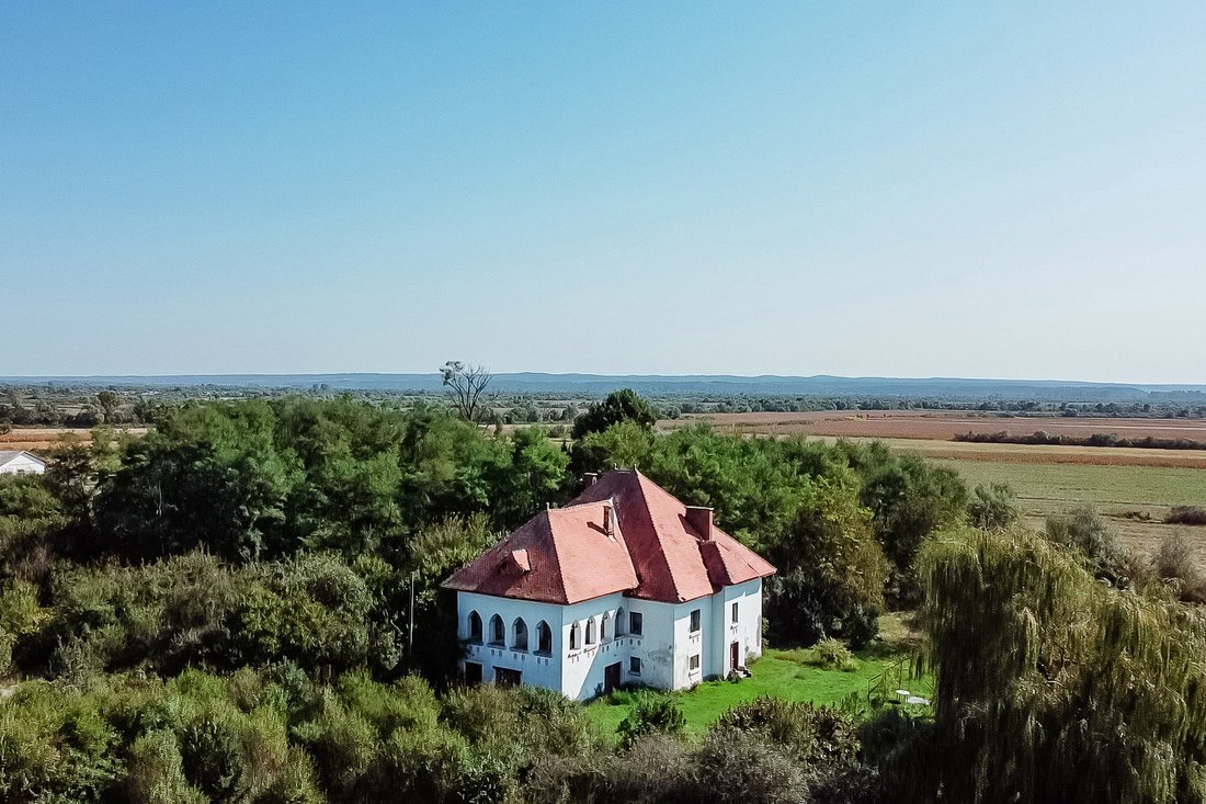 Cornesti, Gorj County, Romania 5 - 13690030