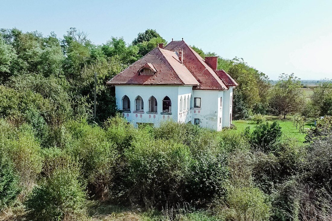 Cornesti, Gorj County, Romania 4 - 13690030