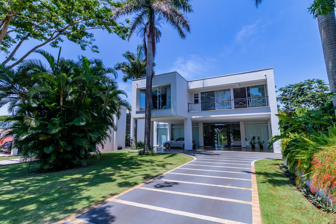 Impressive Residence In The In Hernandarias, Alto Paraná Department ...