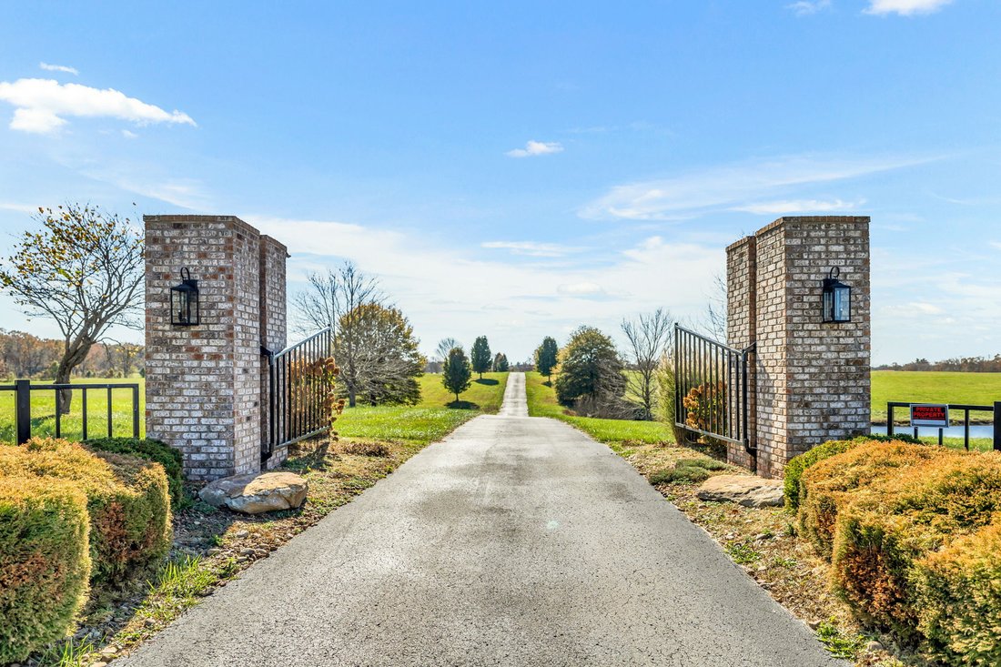 Country Home And Land For Sale In Deer In Deer Lodge, Tennessee, United