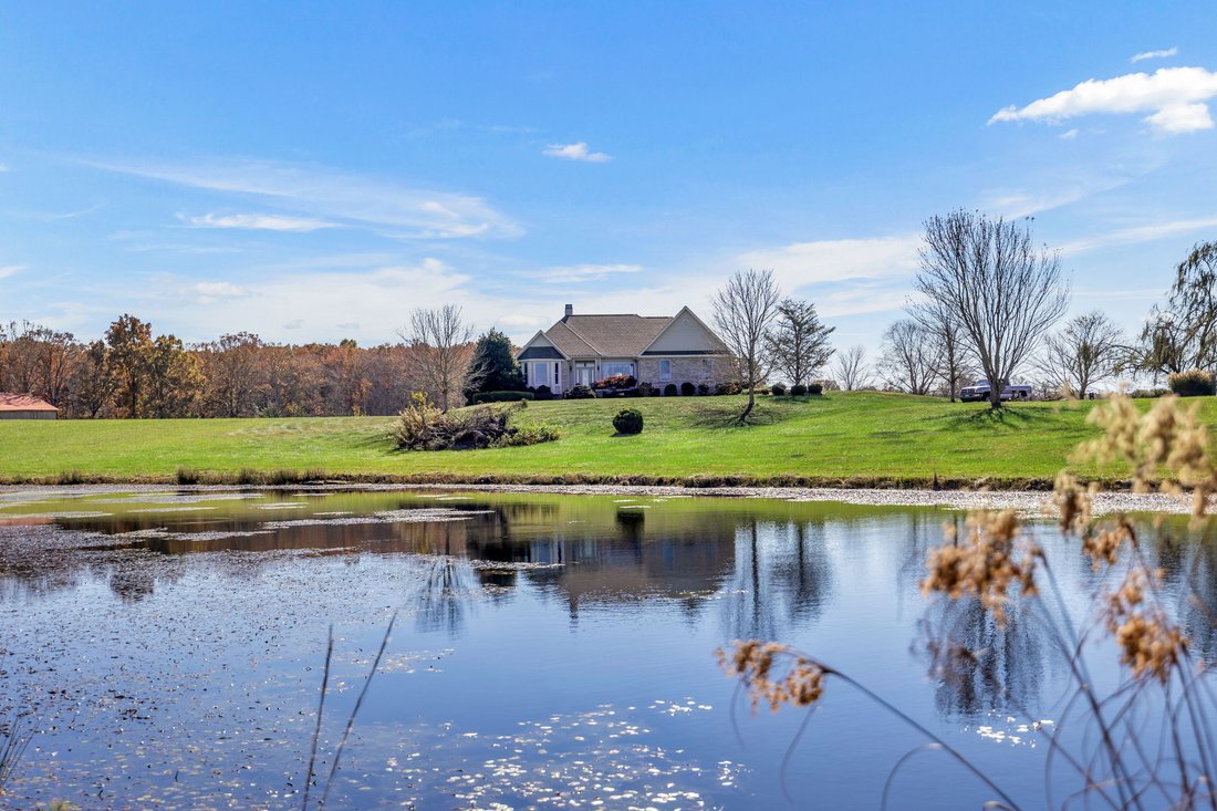 Country Home And Land For Sale In Deer In Deer Lodge, Tennessee, United