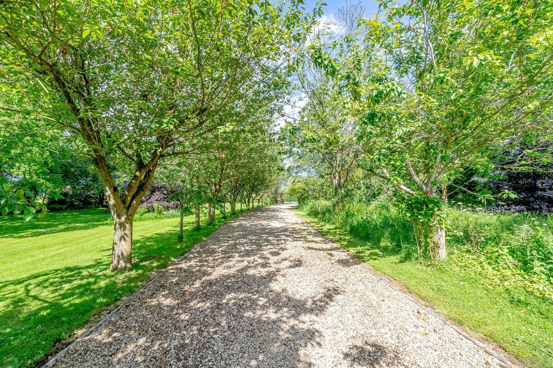 6 Bedroom Detached House For Sale In In Newent, England, United Kingdom