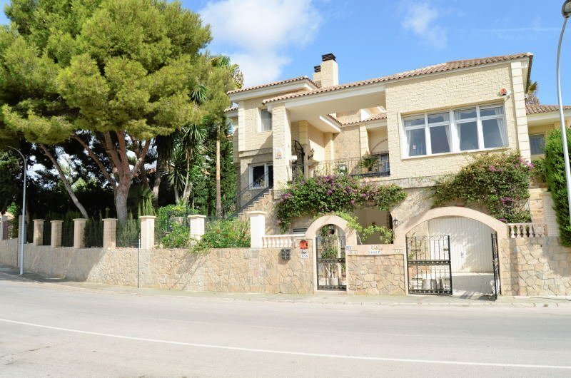 Dehesa De Campoamor Villa In Dehesa De Campoamor, Valencian Community, Spain For Sale (13600340)