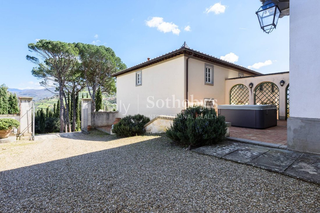 House in Dicomano, Tuscany, Italy 4 - 12710373