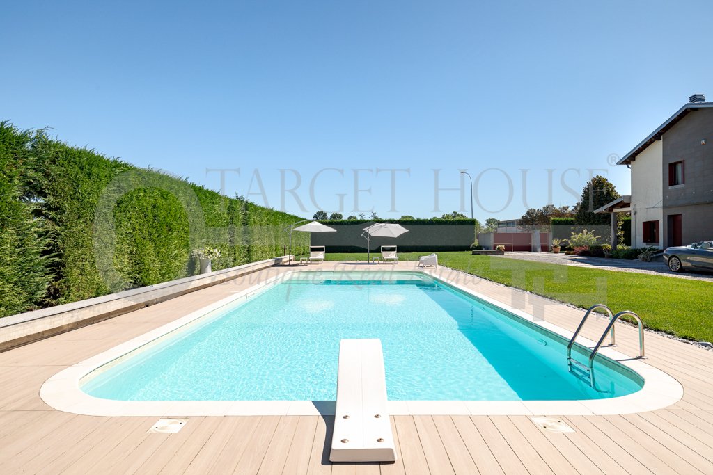 Villa in Robecco sul Naviglio, Lombardy, Italy 2 - 12044638