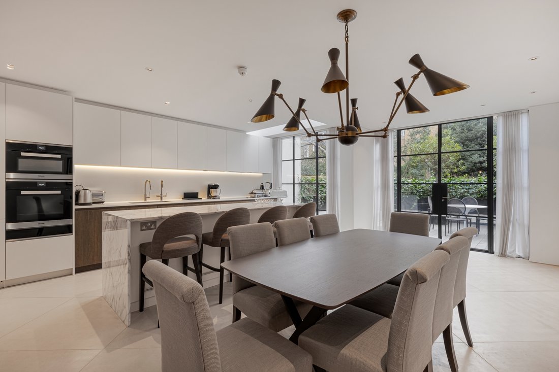 Charming Five Bedroom House In Knightsbridge In London, England, United