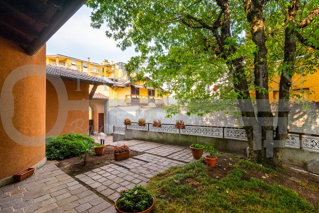 Villa in Fino Mornasco, Lombardy, Italy 5 - 12044613