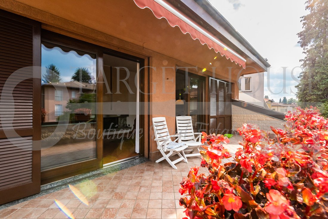 Villa in Fino Mornasco, Lombardy, Italy 1 - 12044613