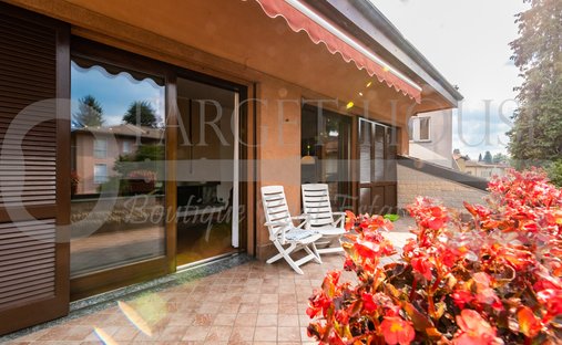 Villa in Fino Mornasco, Lombardy, Italy 1