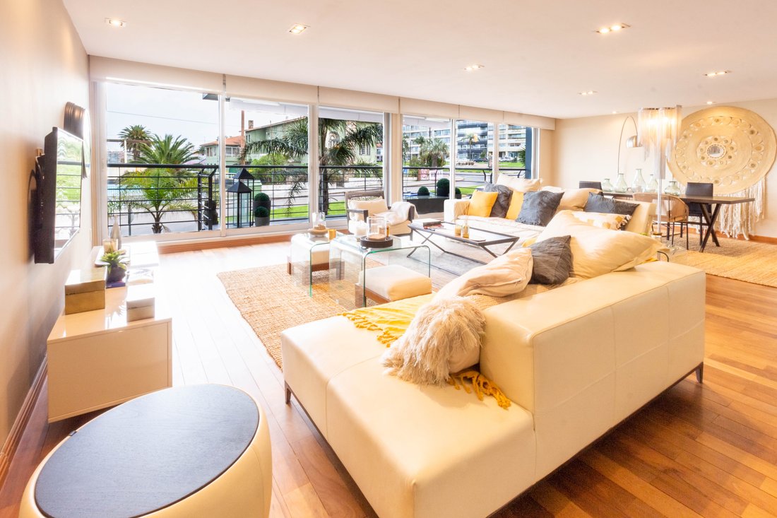 Apartment in Montevideo, Departamento de Montevideo, Uruguay 2 - 13698292