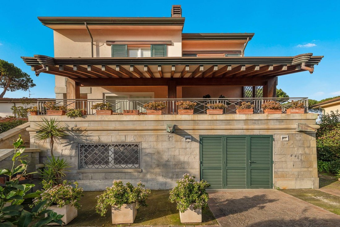 Villa in Lido di Camaiore, Camaiore, Tuscany 2 - 13699470