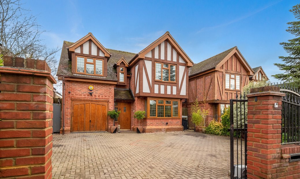 4 Bedroom Detached House For Sale In Slough In Slough, England, United