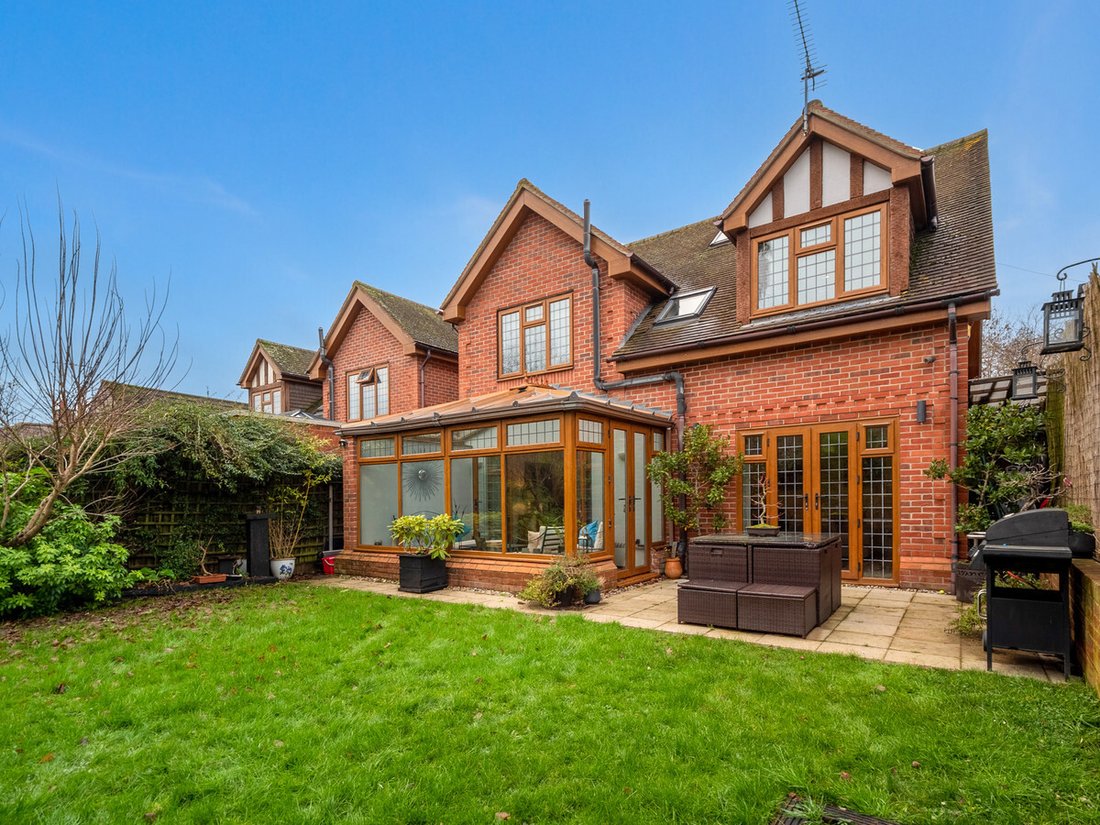 4 Bedroom Detached House For Sale In Slough In Slough, England, United