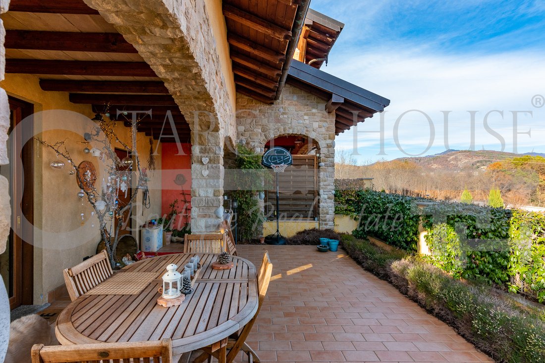 Villa in Montano, Lombardy, Italy 2 - 13702766