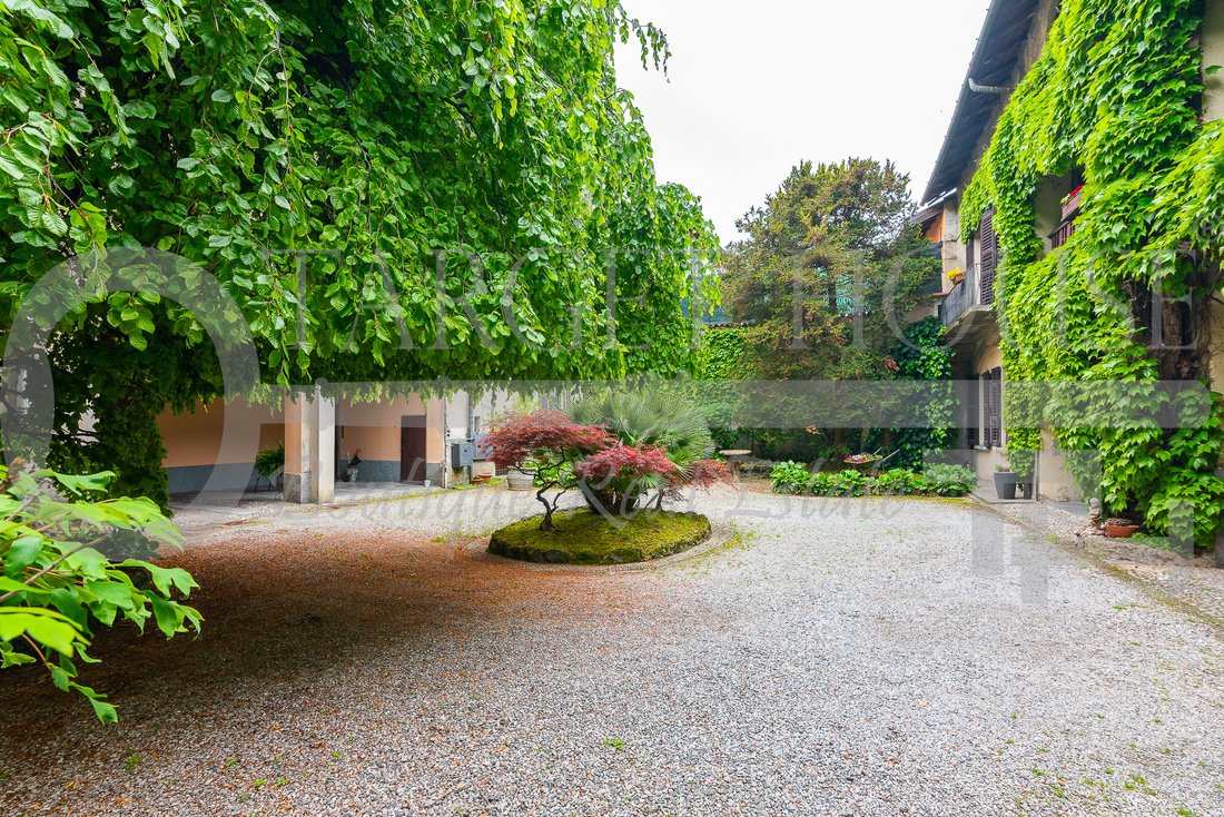 Chalet in Alzate Brianza, Lombardei, Italien 1 - 13702733
