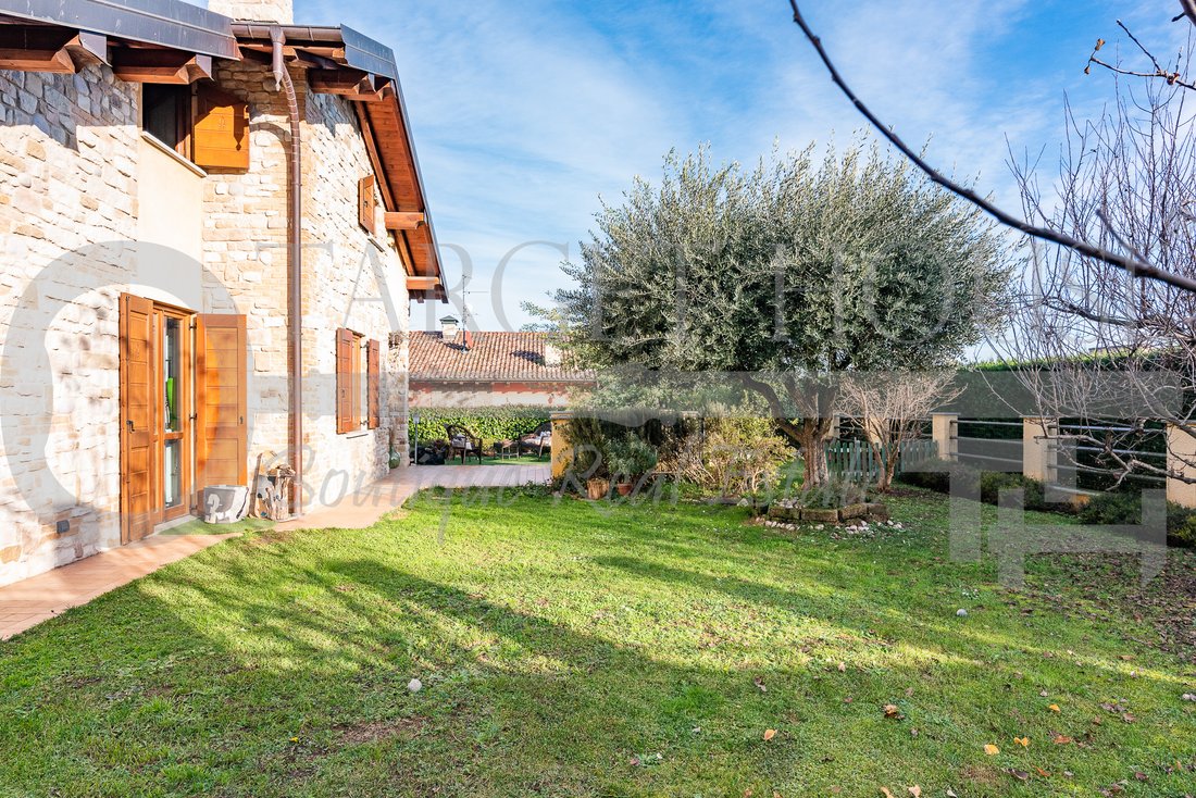 Villa in Montano, Lombardy, Italy 5 - 13702766