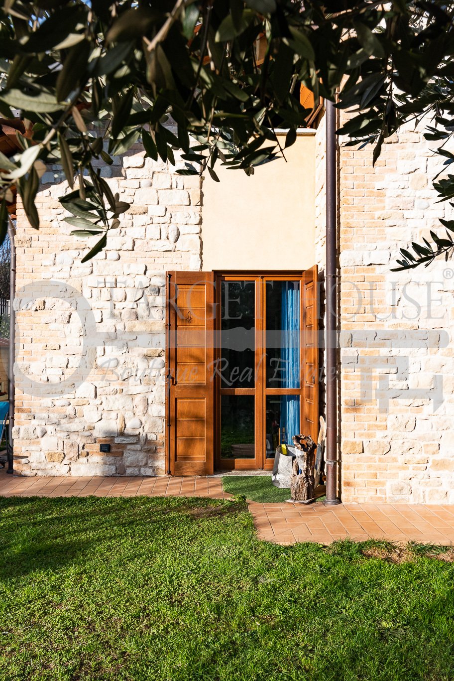 Villa in Montano, Lombardy, Italy 1 - 13702766