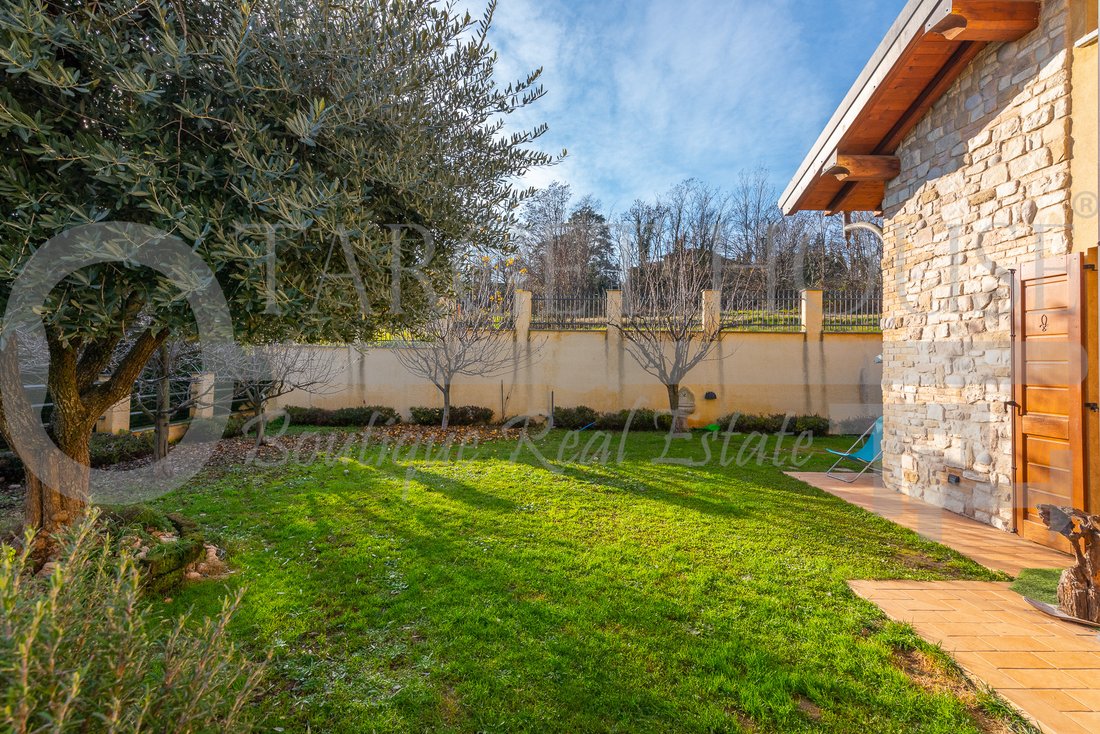 Villa in Montano, Lombardy, Italy 3 - 13702766