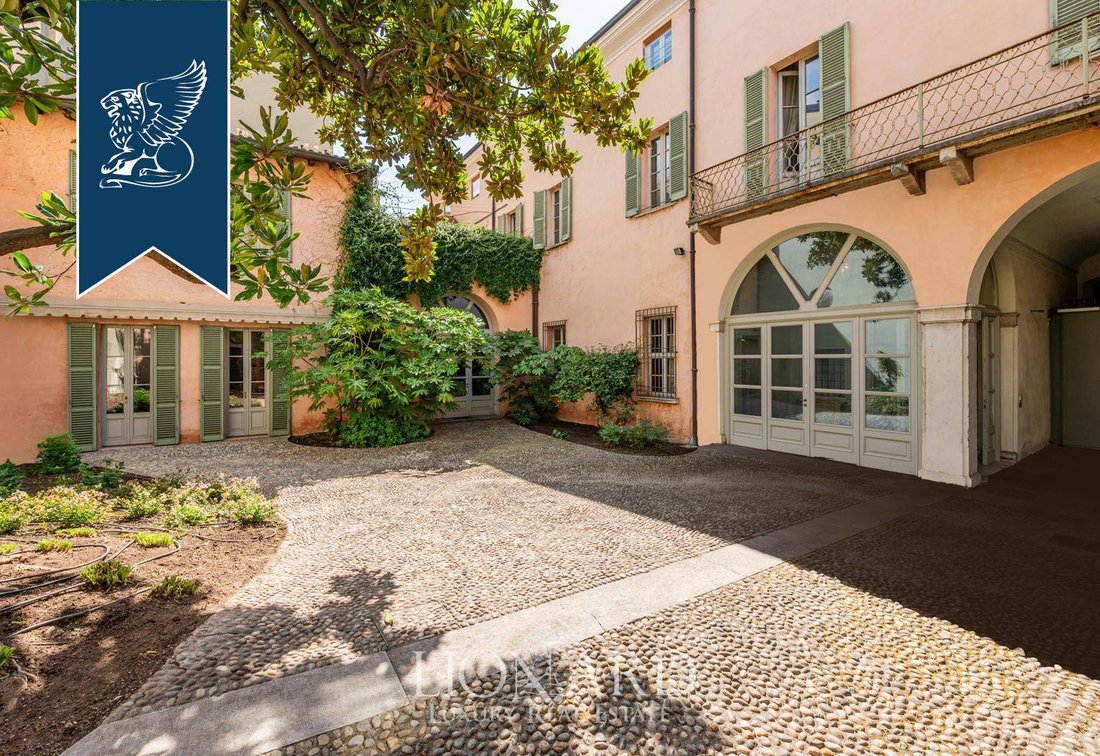 Villa in Historic Center, Brescia, Lombardy 2 - 13703271