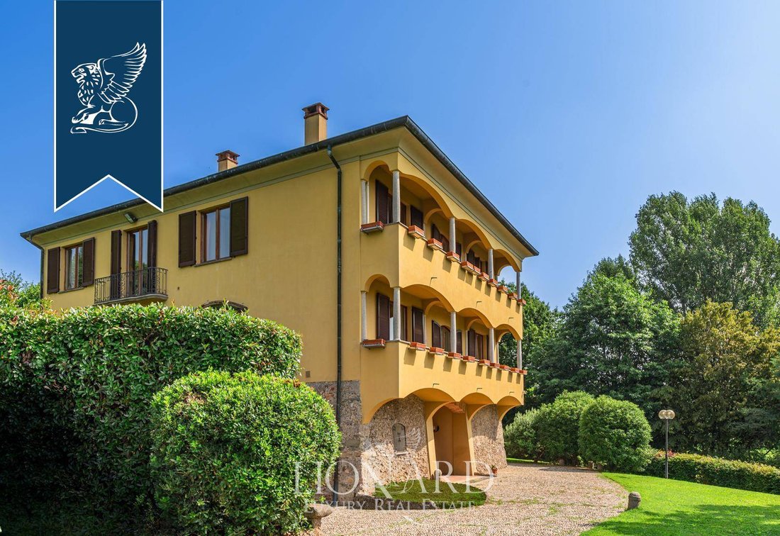 Villa in Carate Brianza, Lombardy, Italy 1 - 13703382