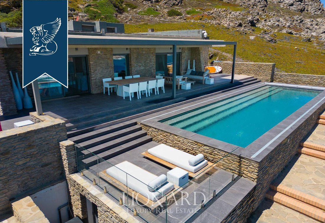 Luxurious, Modern Sea Facing Villa With A Pool In In Stintino, Sardinia