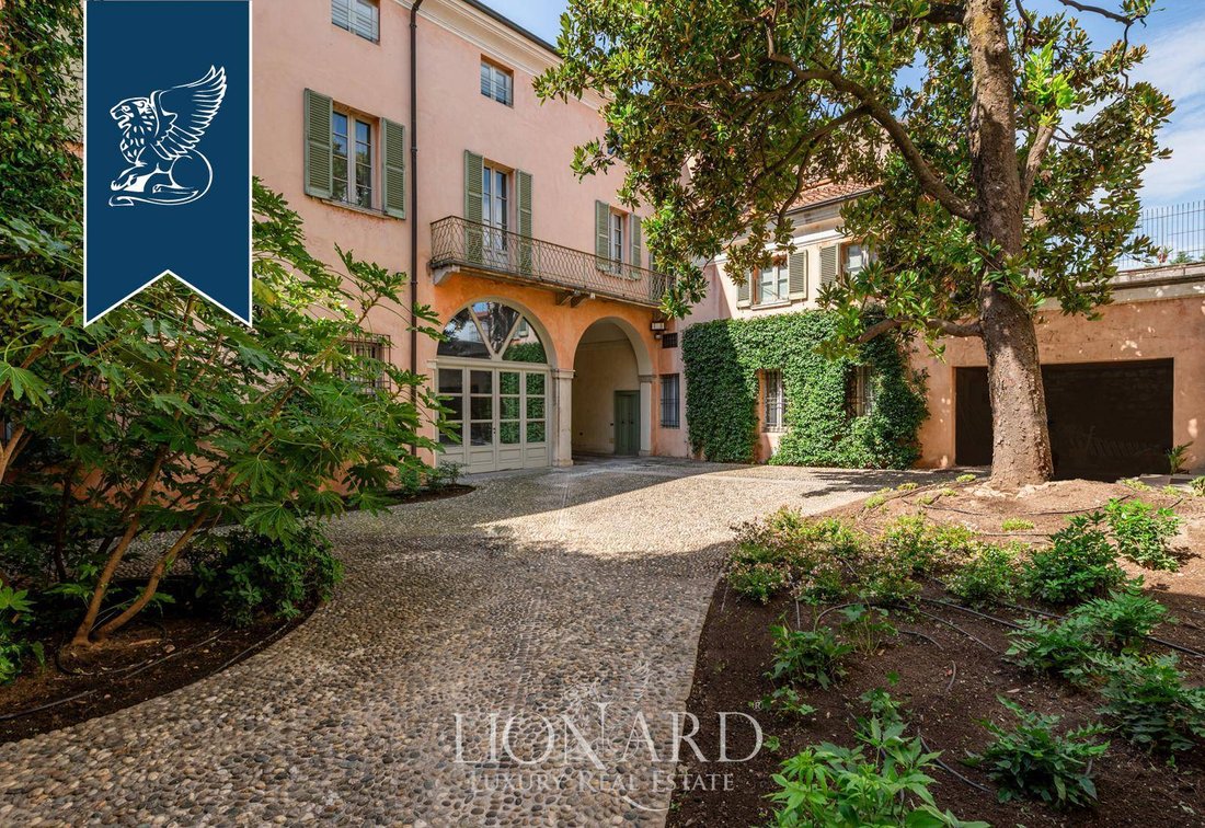 Villa in Historic Center, Brescia, Lombardy 1 - 13703271