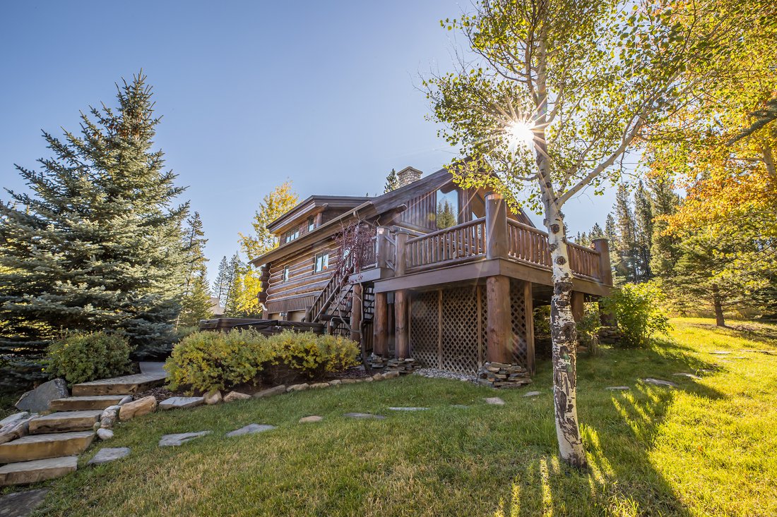 3 Bedrooms Single Family Detached In Gallatin Gateway, Montana, United