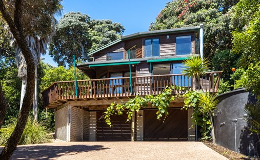 House in Piha, Auckland, New Zealand 1
