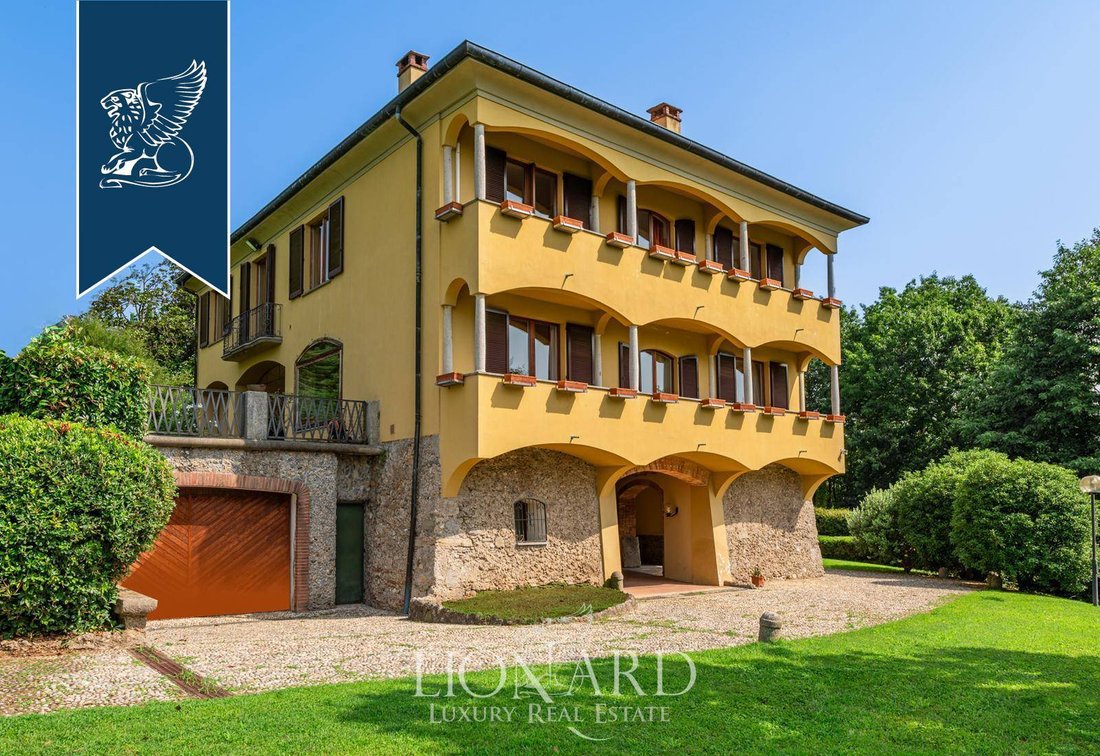 Villa in Carate Brianza, Lombardy, Italy 2 - 13703382