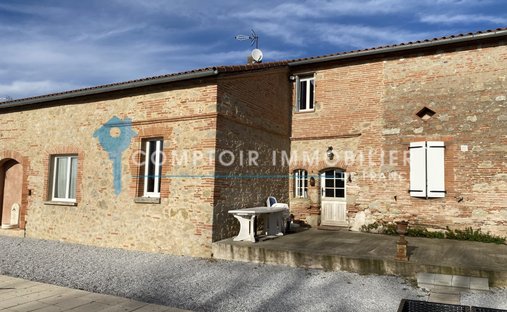 Magnificent Renaissance Style Château With 9ha Land, 2 Gîtes And Pool, 30 Minutes From Toulouse