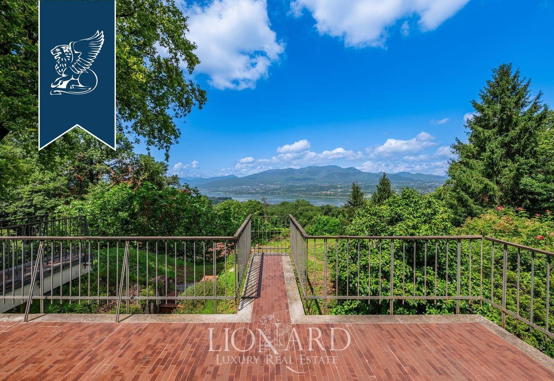 Villa in Daverio, Lombardy, Italy 5 - 13703287