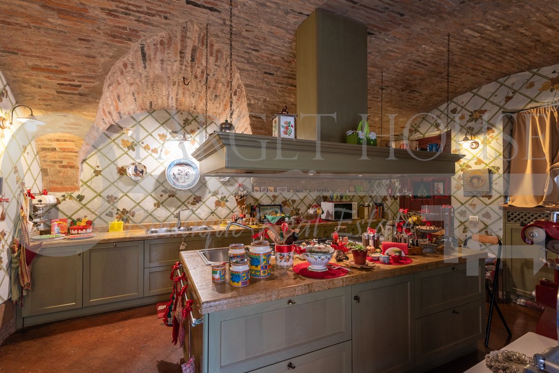 A Timeless Lombardy Dream: Where Renaissance Grandeur Meets Modern Whisperings - 5