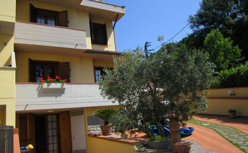 Villa in Poggio a Caiano, Tuscany, Italy 1