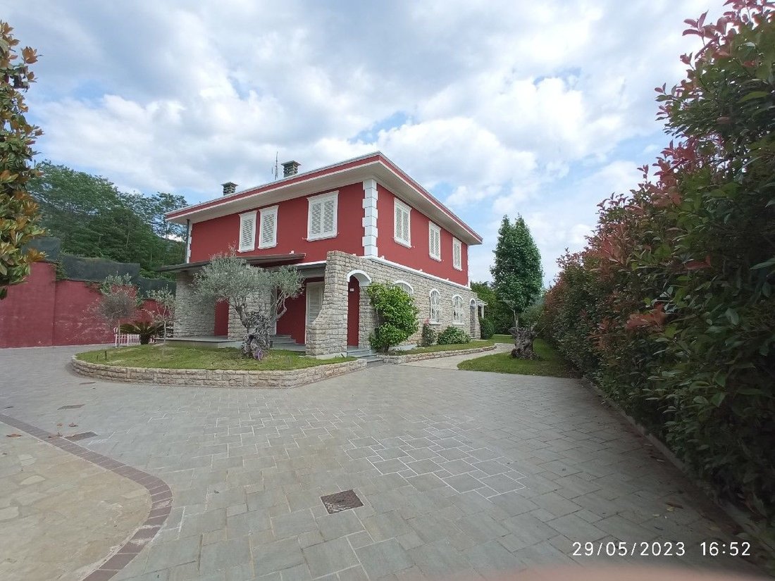 Villa in Camaiore, Tuscany, Italy 2 - 12944498