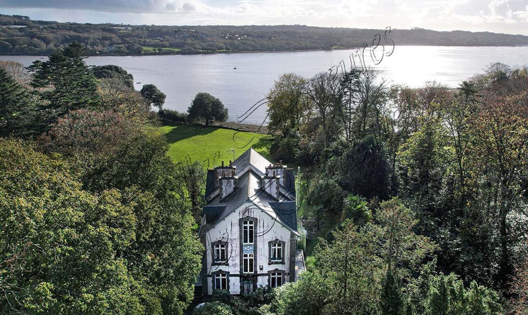 For Sale Waterfront Estate On 3 Hectares Finistère